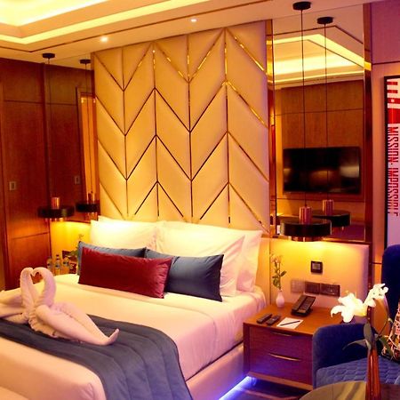 Planet Hollywood Thane Luaran gambar
