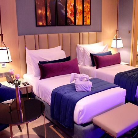 Planet Hollywood Thane Luaran gambar