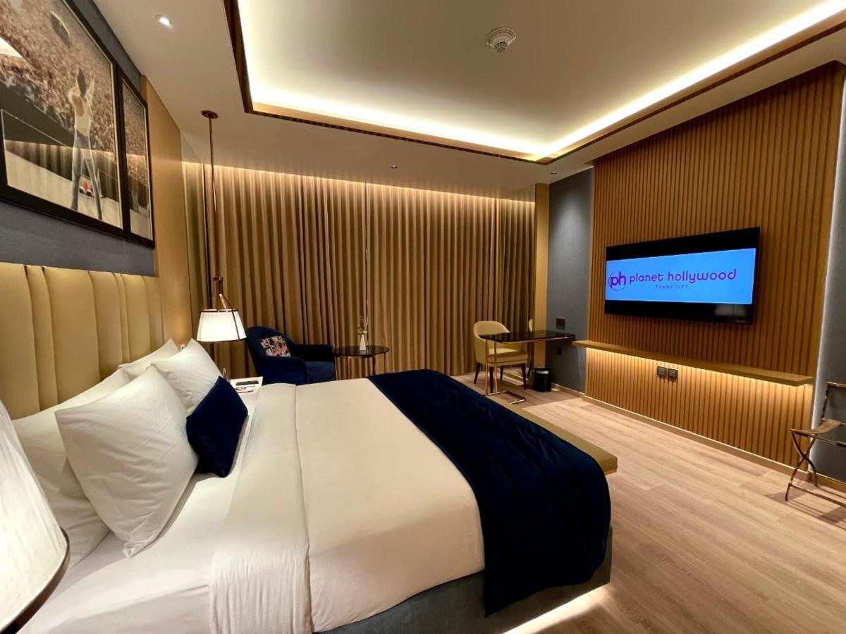 Planet Hollywood Thane Luaran gambar