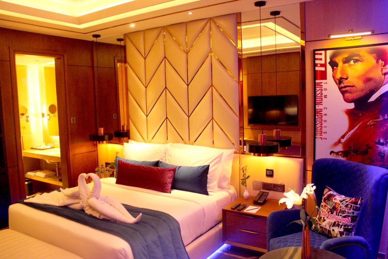Planet Hollywood Thane Luaran gambar