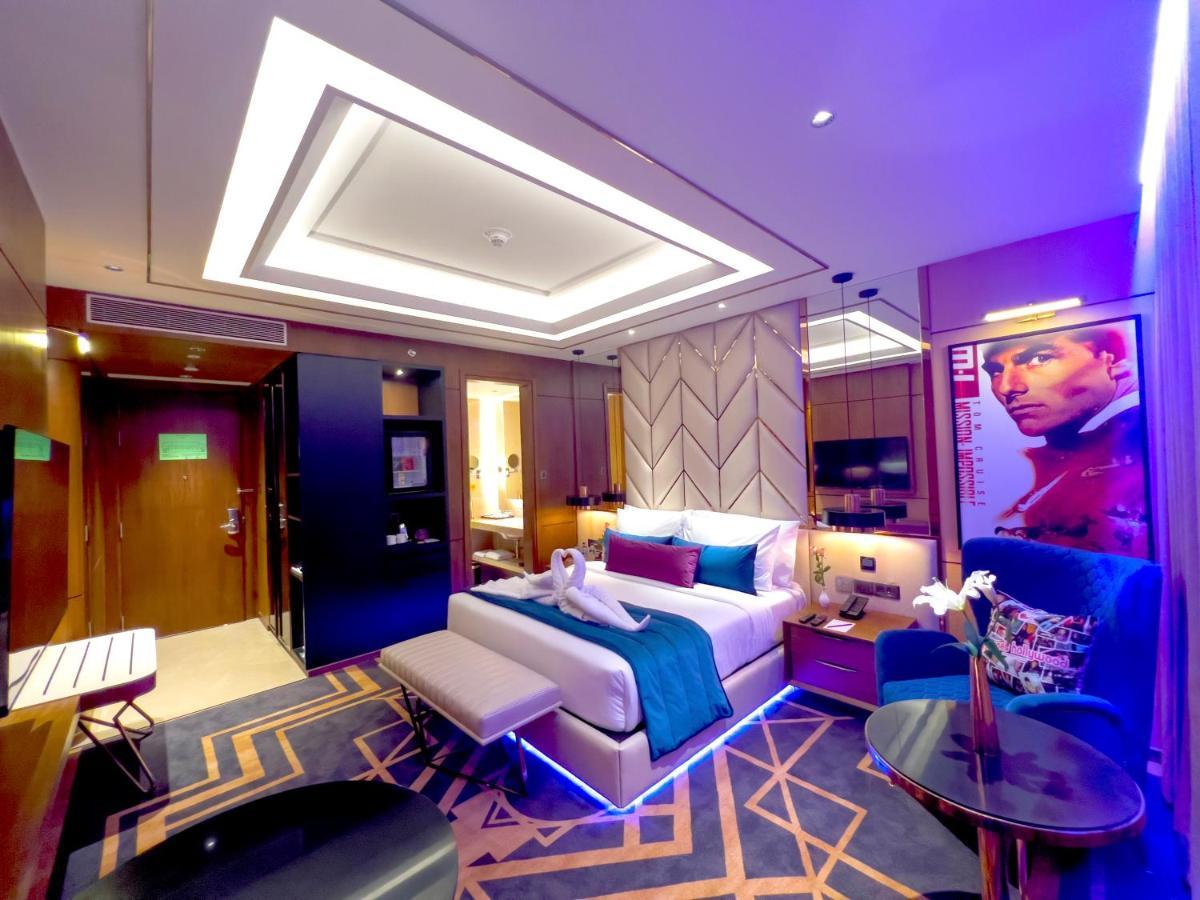 Planet Hollywood Thane Luaran gambar
