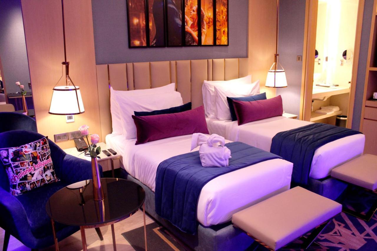 Planet Hollywood Thane Luaran gambar