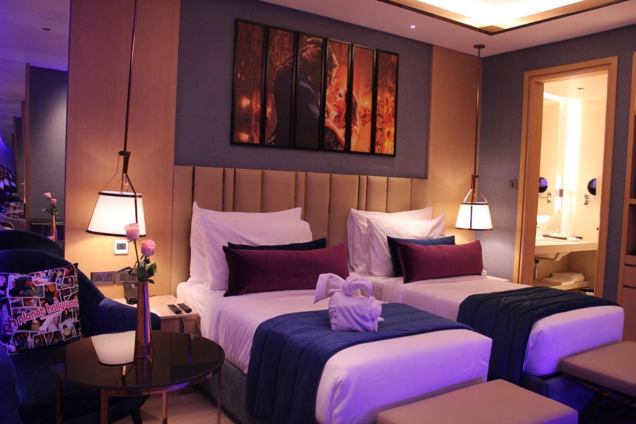 Planet Hollywood Thane Luaran gambar