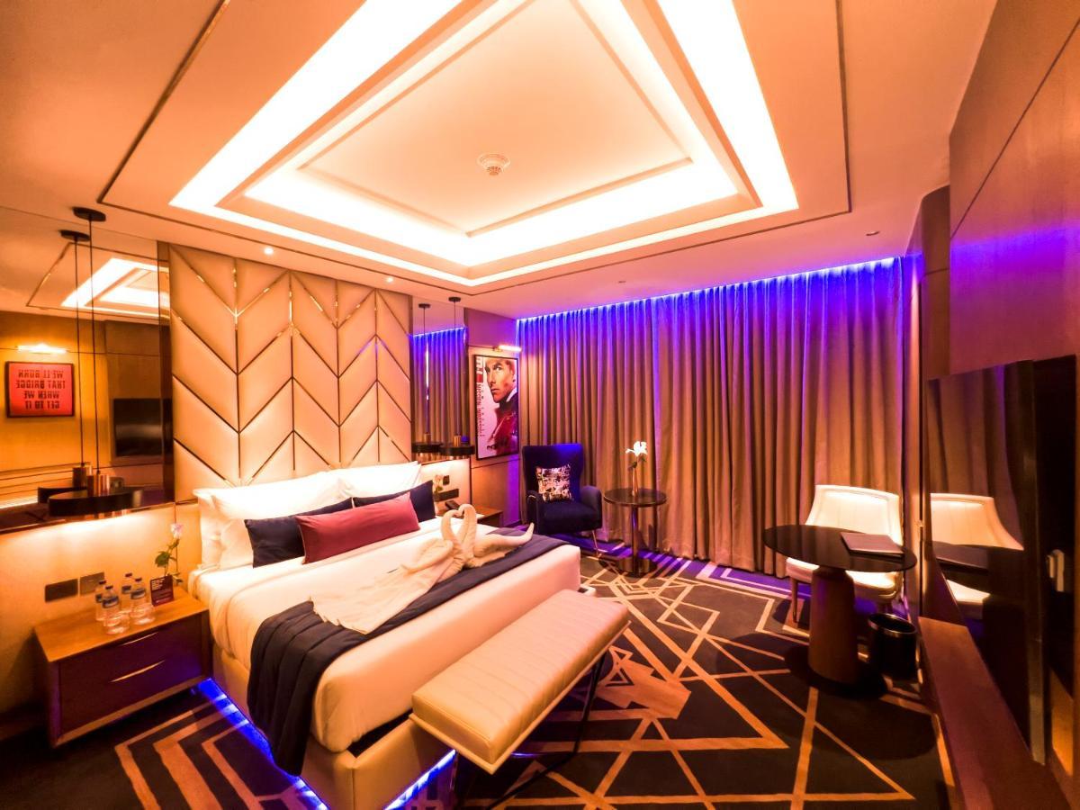 Planet Hollywood Thane Luaran gambar