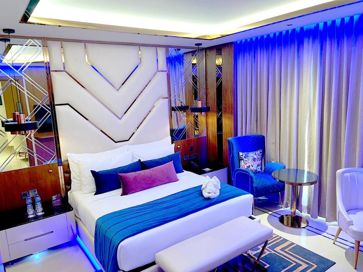 Planet Hollywood Thane Luaran gambar