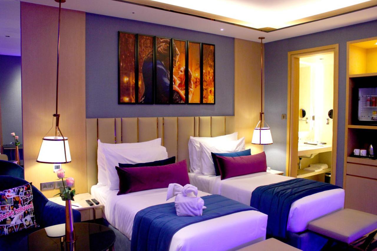 Planet Hollywood Thane Luaran gambar