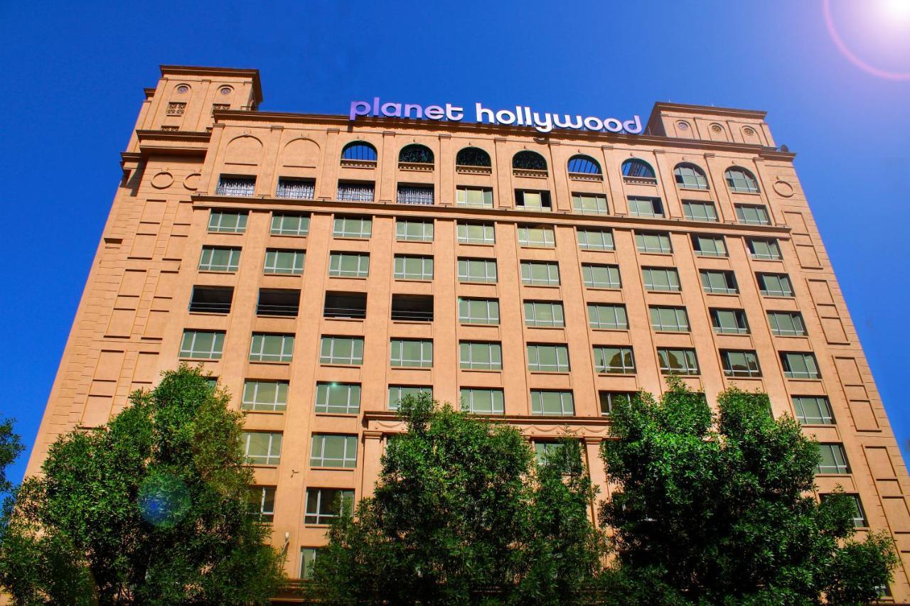 Planet Hollywood Thane Luaran gambar